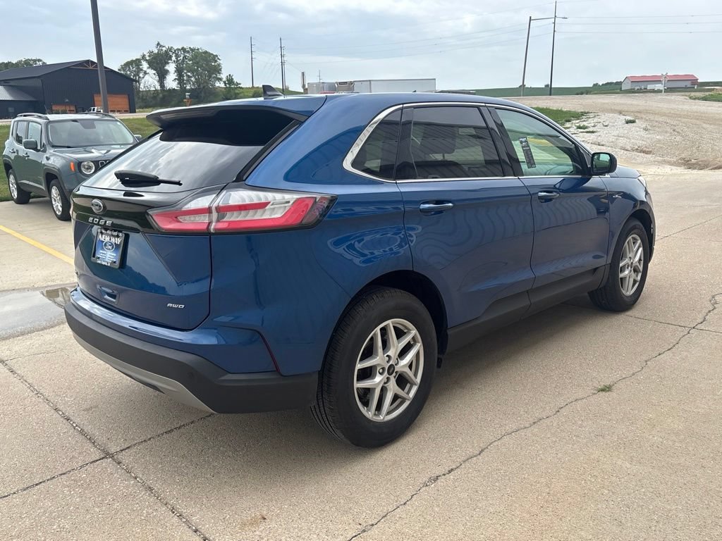 Used 2023 Ford Edge SEL w/ Convenience Package AWD/4WD image 4
