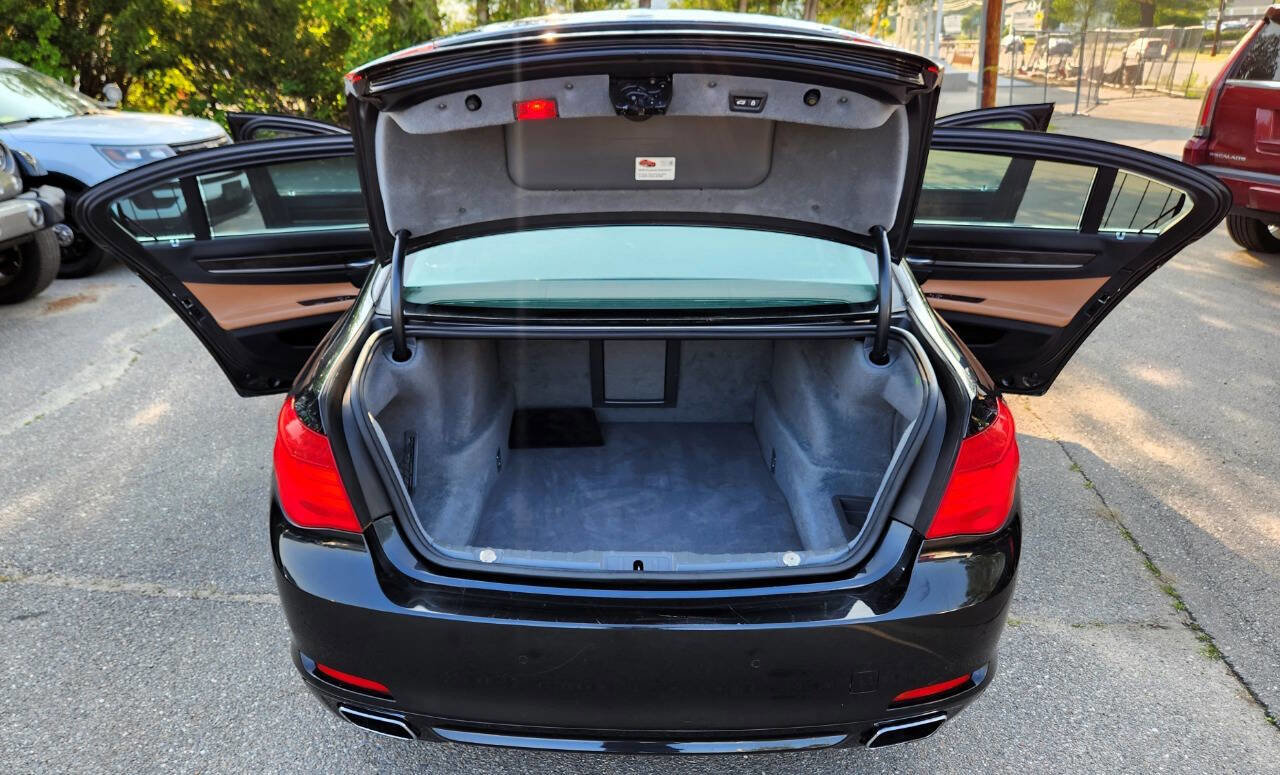 Used 2011 BMW 750Li xDrive 750Li xDrive AWD 4dr Sedan image 36