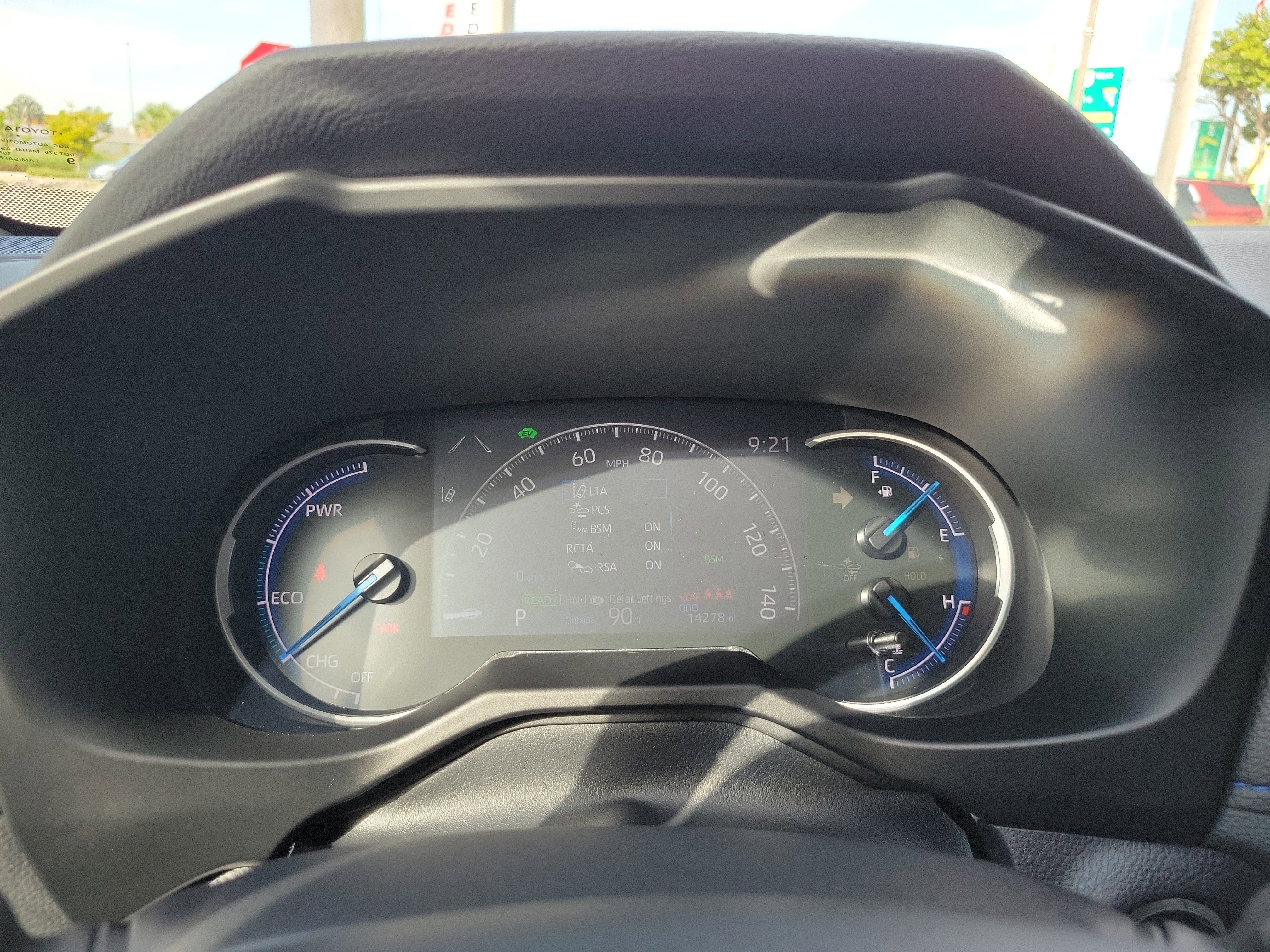 Used 2024 Toyota RAV4 SE image 27