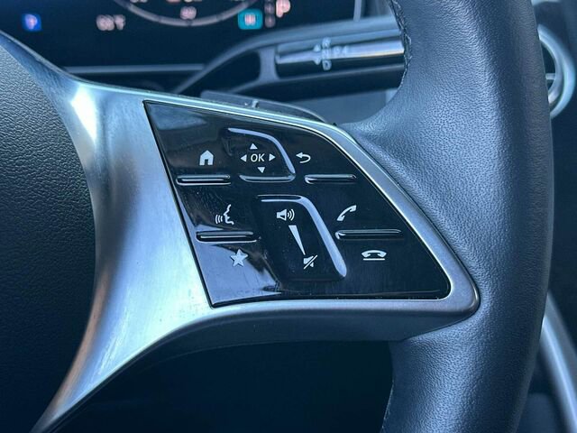 Used 2025 Mercedes-Benz GLC 350e 4MATIC image 30