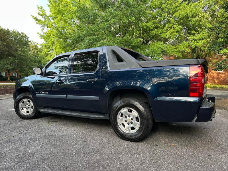 Used 2008 Chevrolet Avalanche LT w/ LT Preferred Equipment Group AWD/4WD image 9