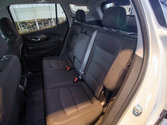 Used 2022 GMC Terrain SLE w/ Driver Convenience Package image 16