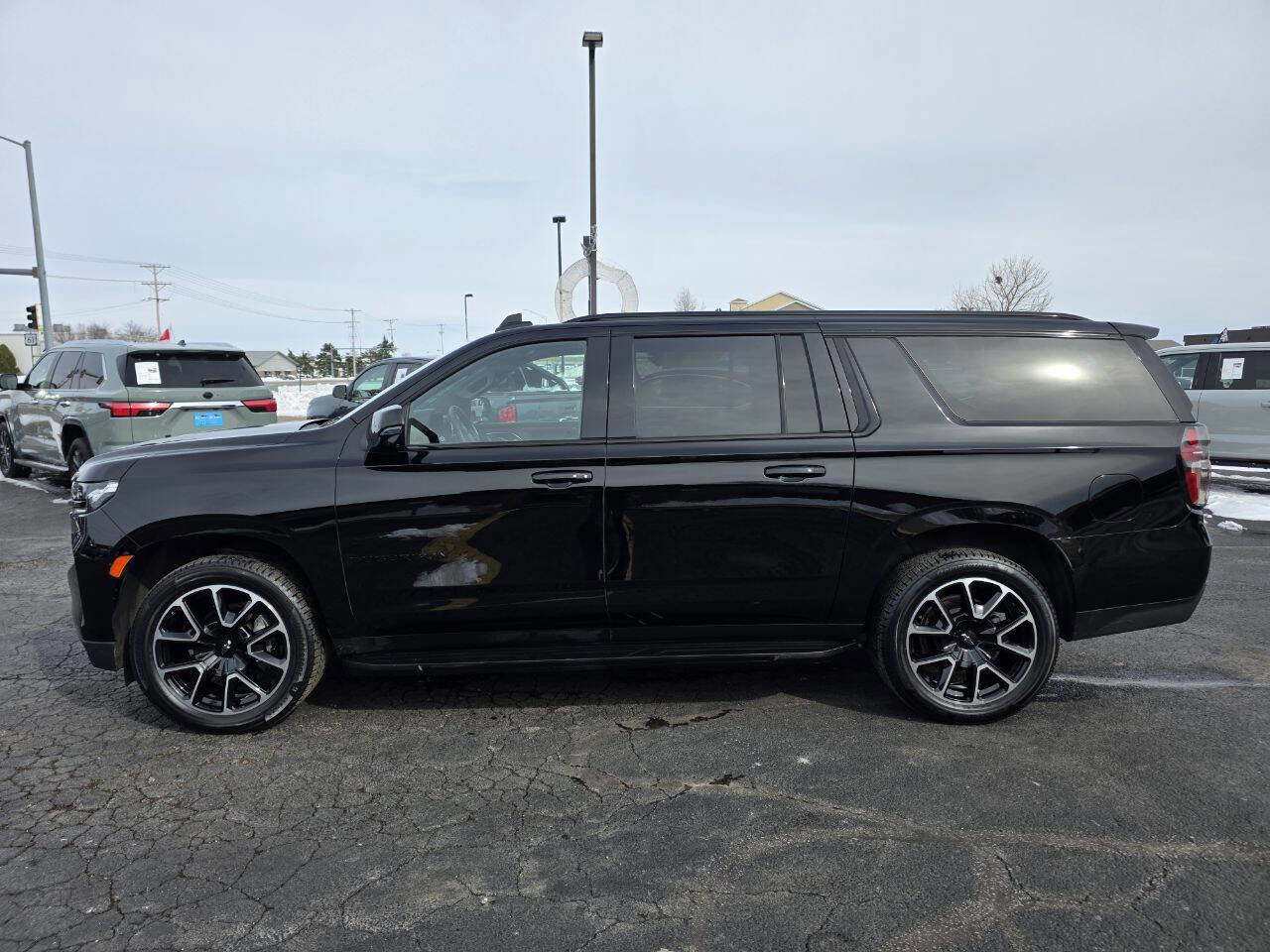 Used 2023 Chevrolet Suburban RST w/ Luxury Package AWD/4WD image 8