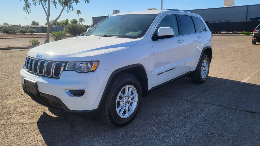 Used 2018 Jeep Grand Cherokee Laredo AWD/4WD image 4