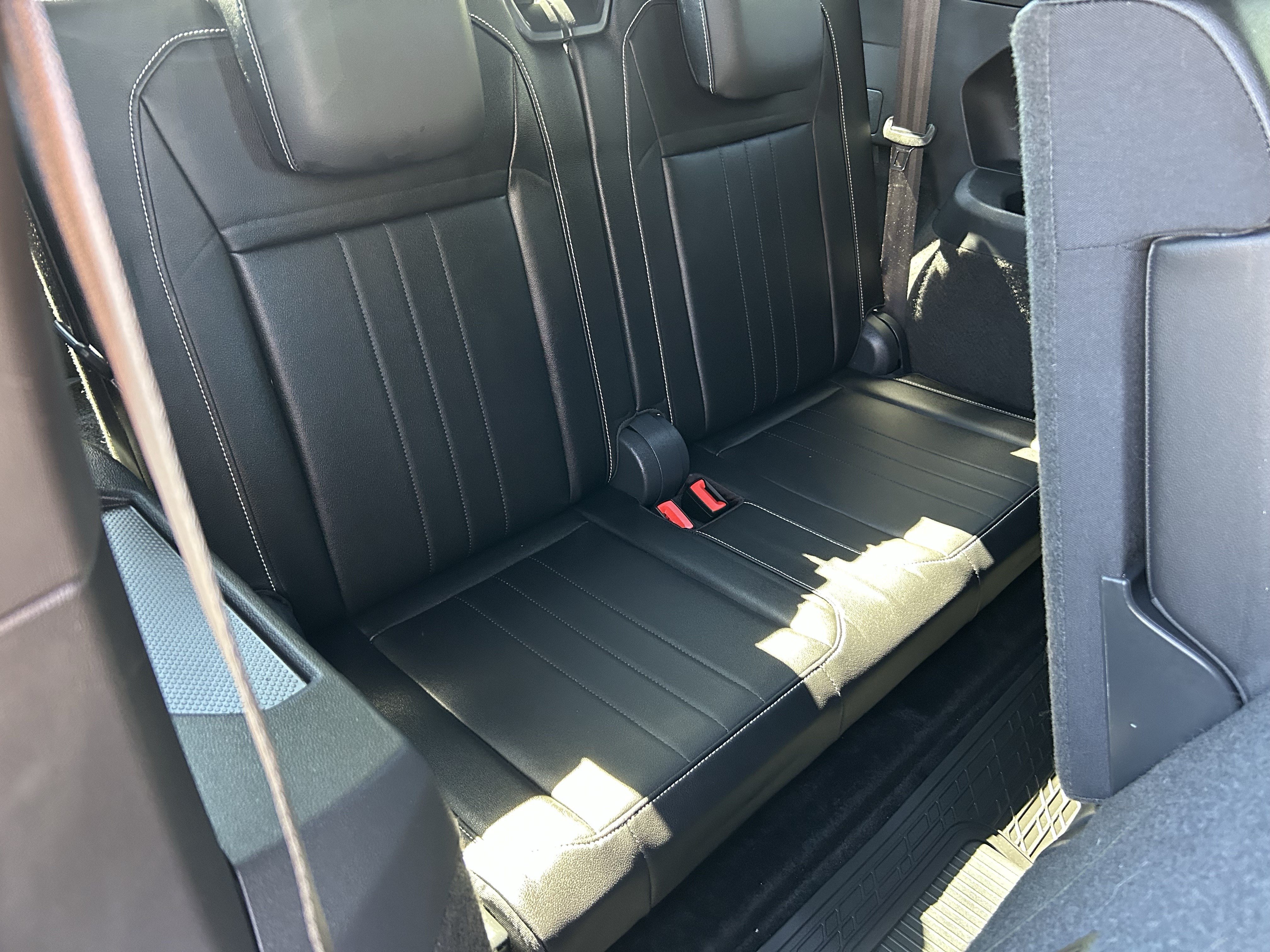Used 2024 Volkswagen Tiguan SE R-Line FWD image 12