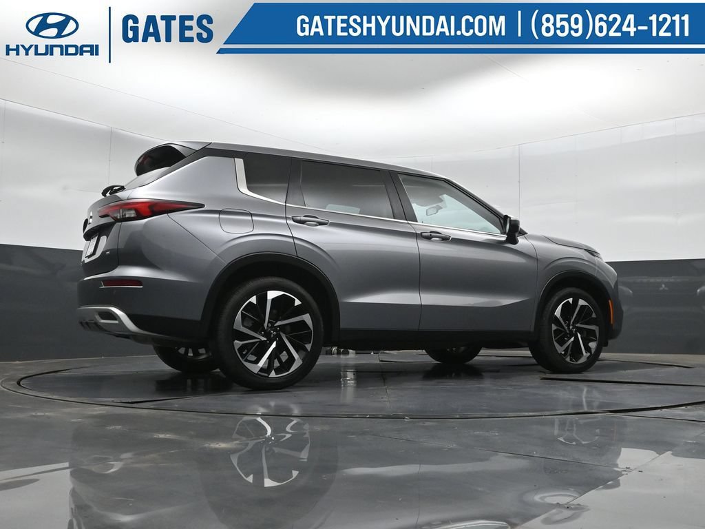 Used 2023 Mitsubishi Outlander SE FWD image 42
