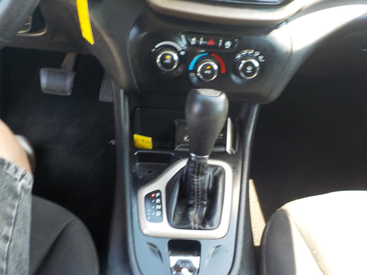 Used 2017 Jeep Cherokee Sport FWD image 14