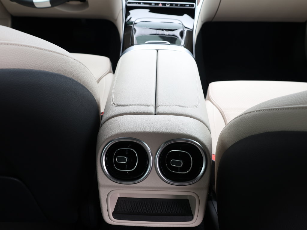 Used 2023 Mercedes-Benz C 300 Sedan image 28
