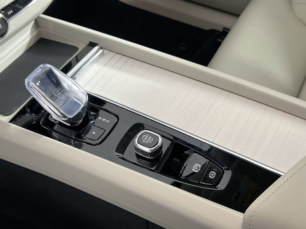 New 2026 Volvo XC60 B5 Ultra w/ Climate Package image 19