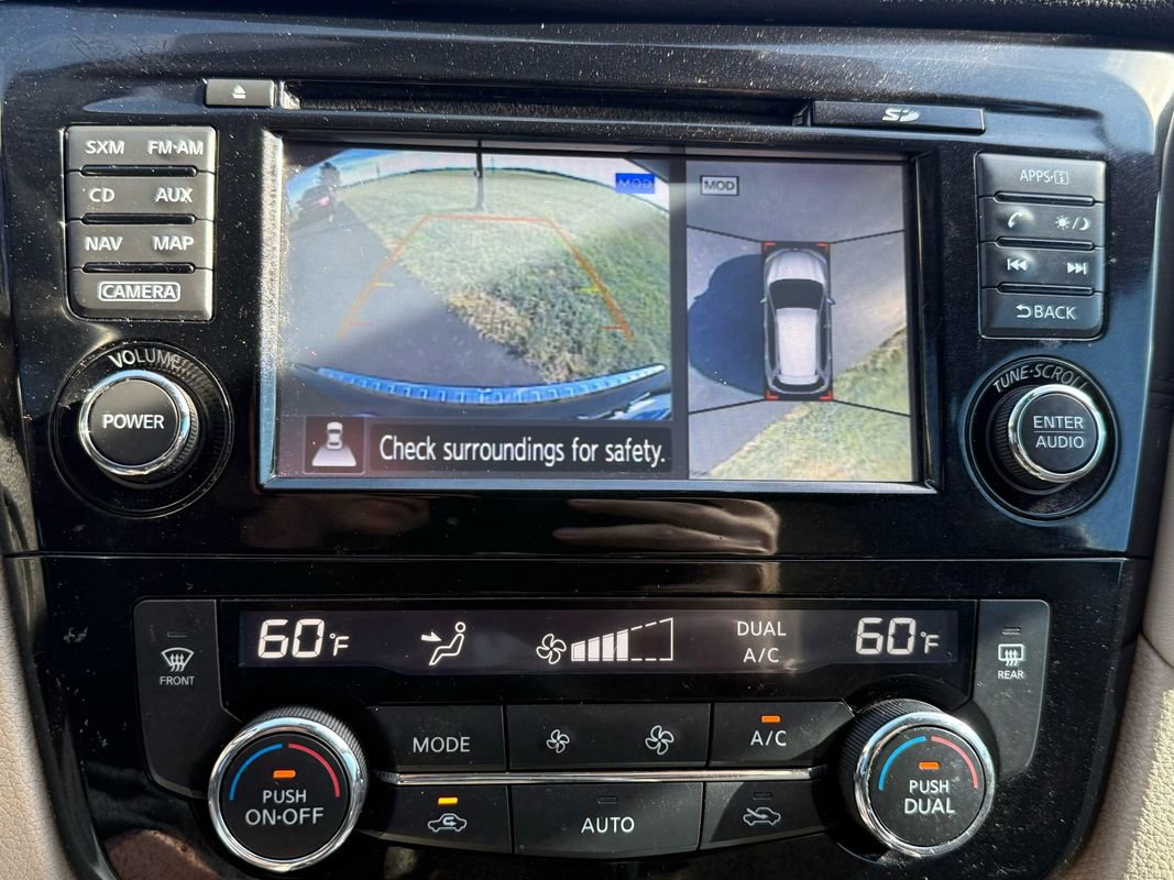 Used 2017 Nissan Rogue SL w/ SL Premium Package image 16