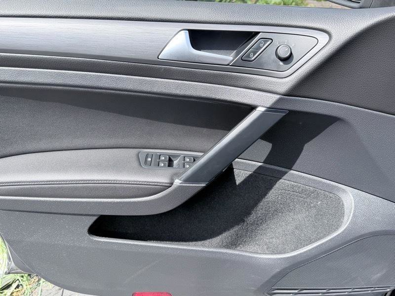 Used 2019 Volkswagen Golf SE w/ Driver Assistance Package image 19