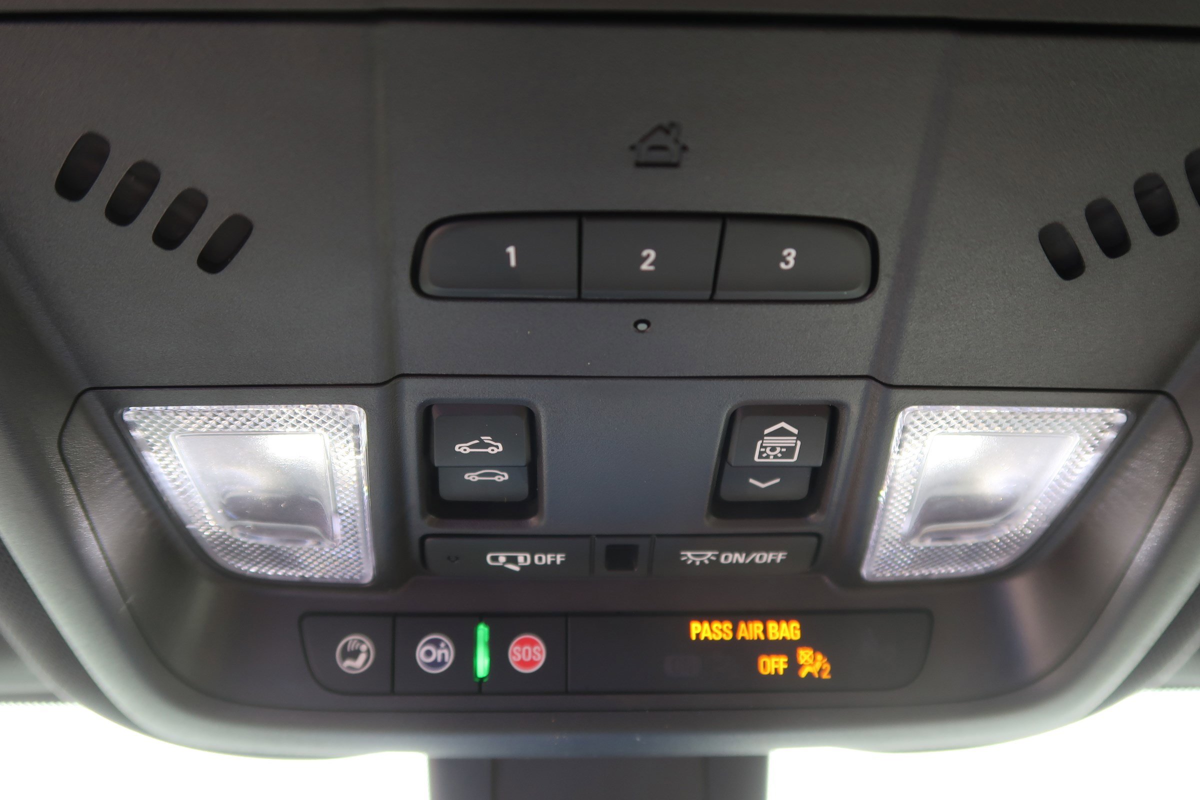 Used 2023 Chevrolet Equinox Premier image 33