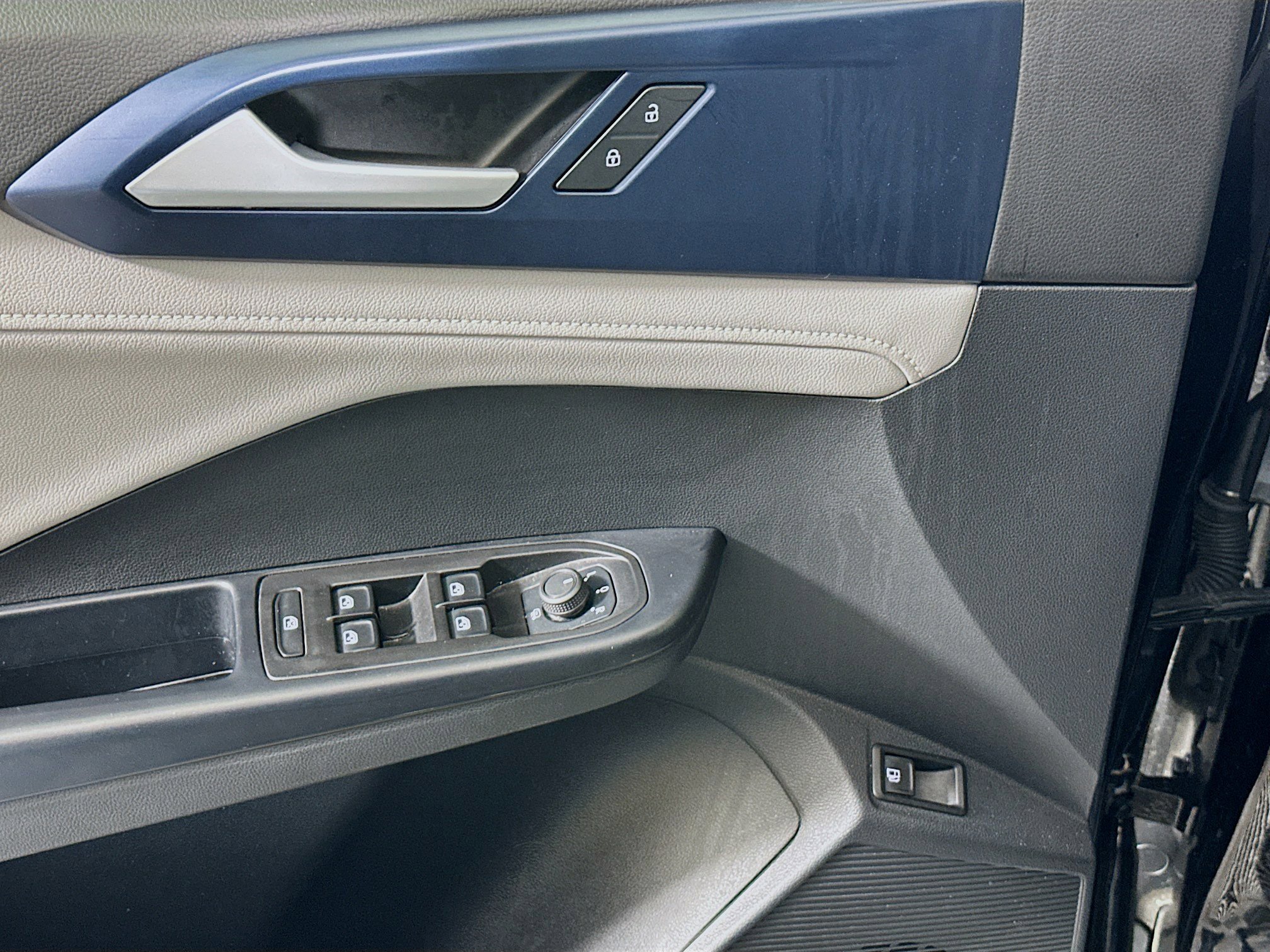 Used 2024 Volkswagen Taos SE image 15