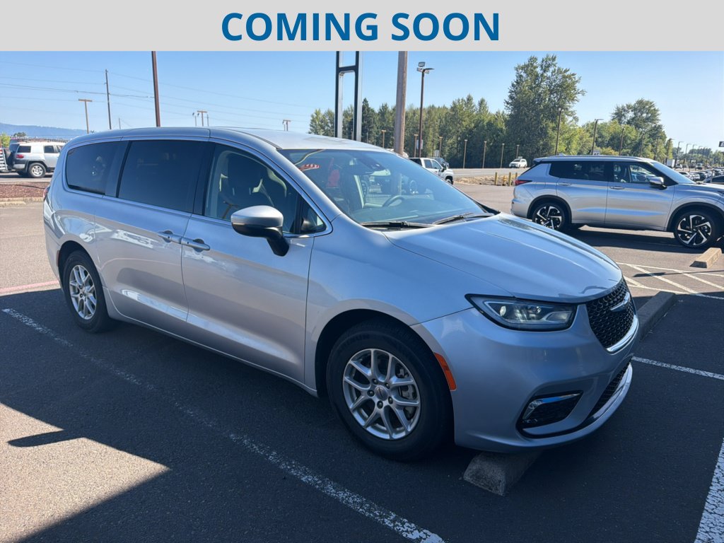 Used 2023 Chrysler Pacifica Touring-L FWD image 1