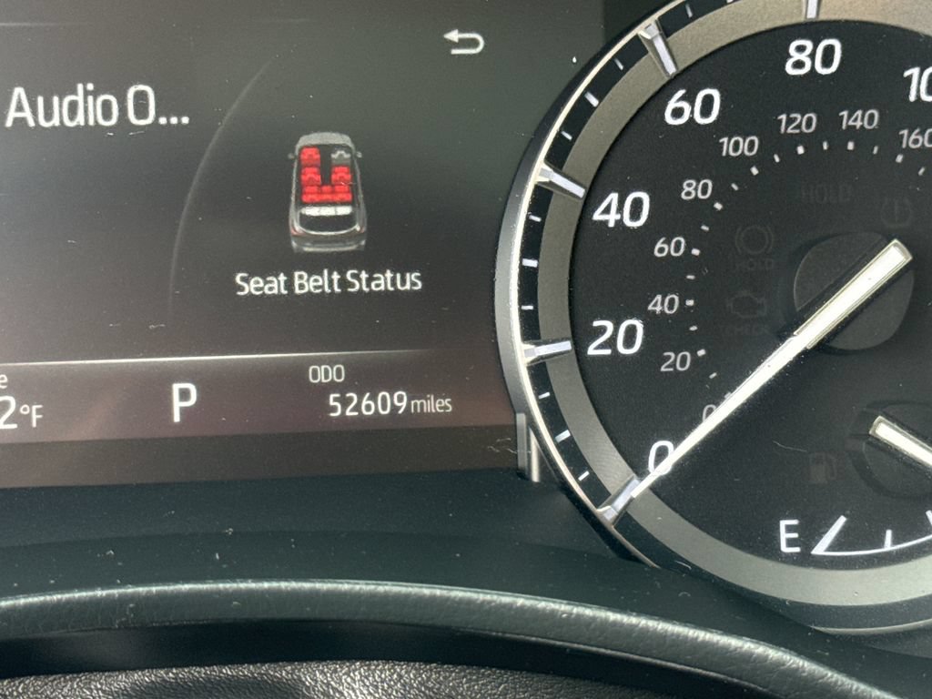 Used 2020 Toyota Highlander XLE AWD/4WD image 40