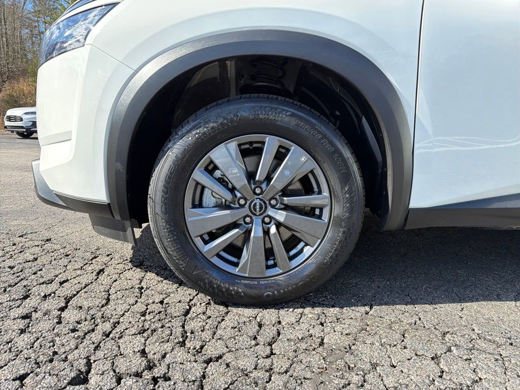 Used 2025 Nissan Pathfinder SV image 26