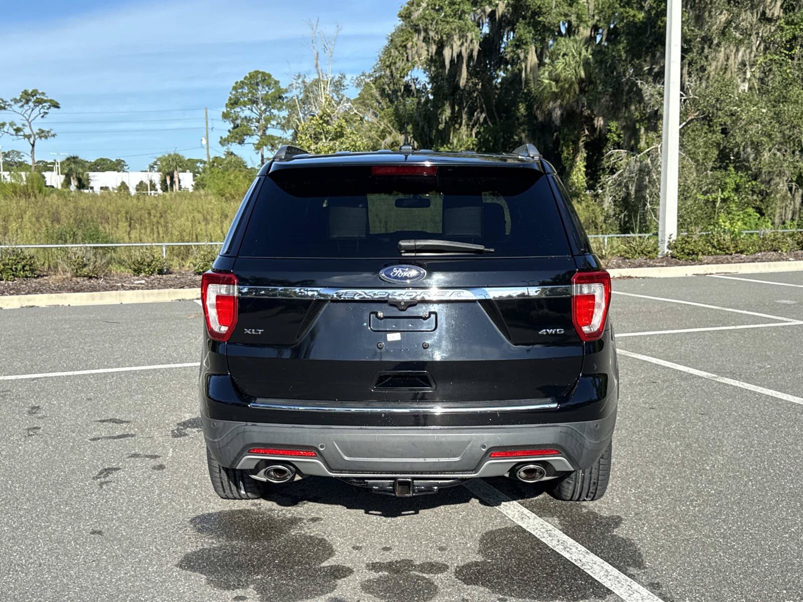 Used 2018 Ford Explorer XLT w/ Equipment Group 202A AWD/4WD image 4