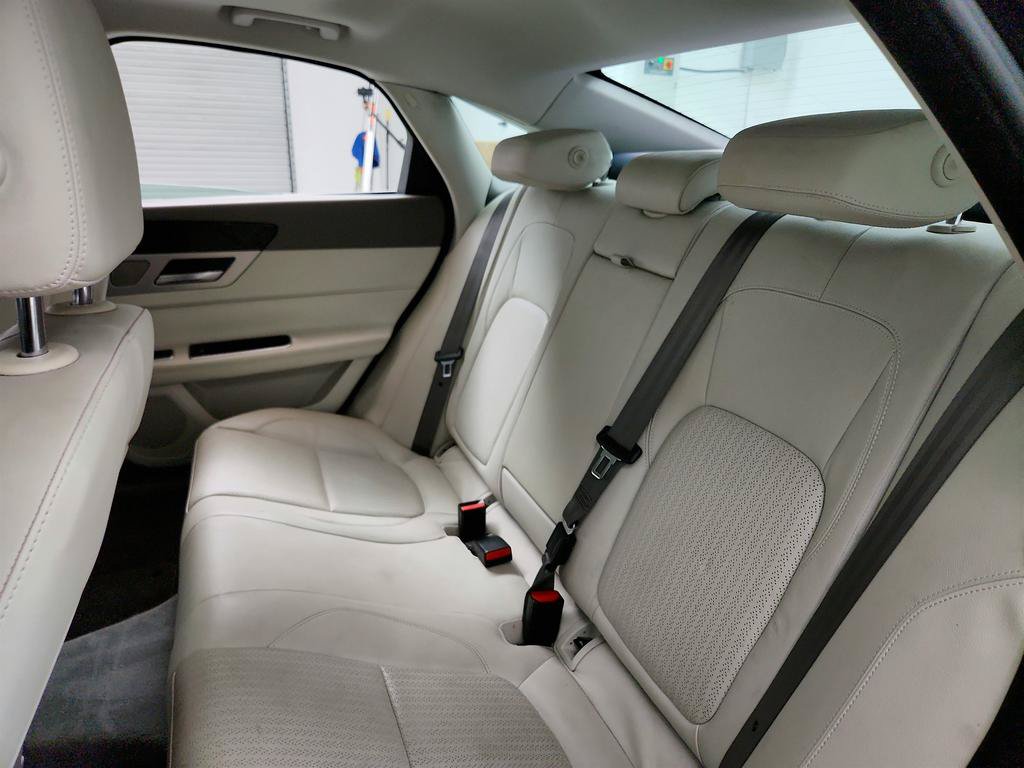 Used 2016 Jaguar XF Prestige RWD image 24