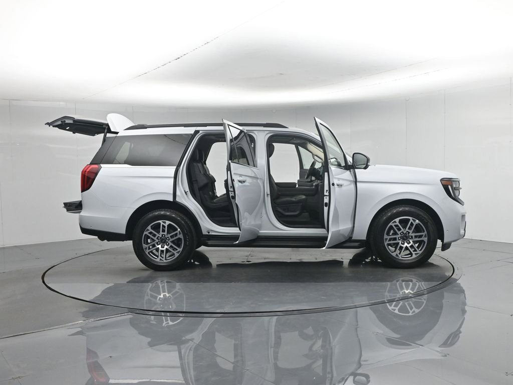 Used 2025 Ford Expedition Active AWD/4WD image 5