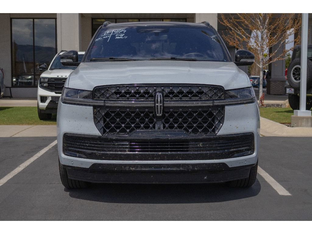 Used 2025 Lincoln Navigator Black Label AWD/4WD image 2