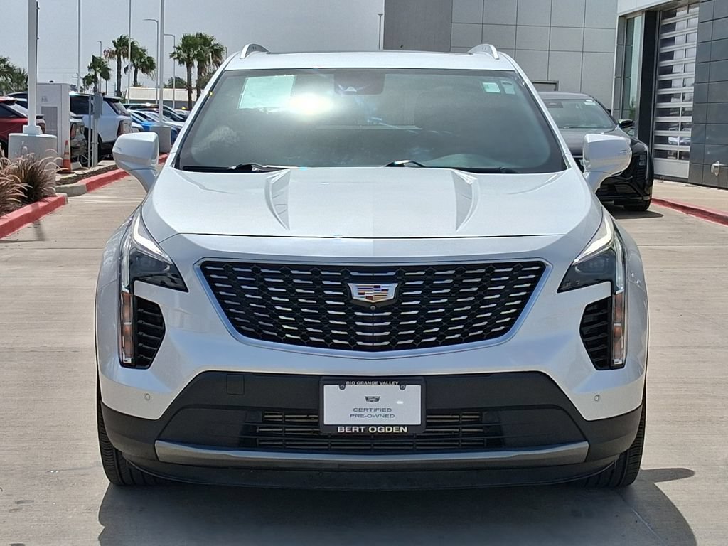 Used 2022 Cadillac XT4 Premium Luxury w/ Enhanced Visibility Package FWD image 2