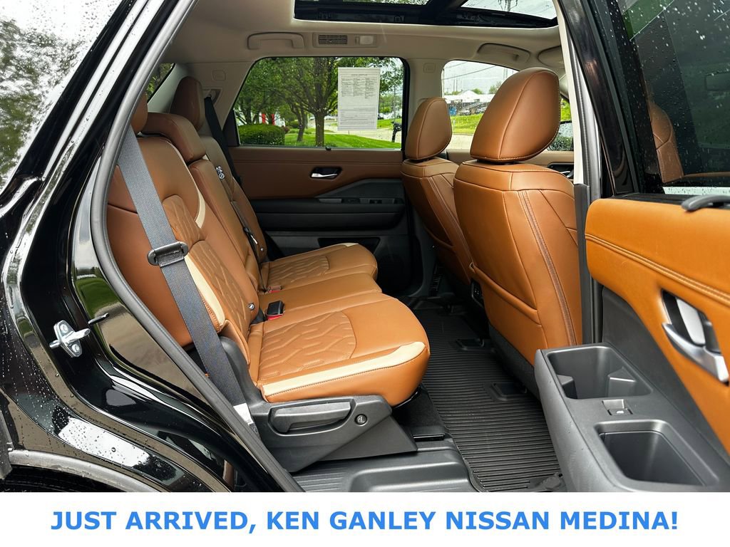 Certified 2026 Nissan Pathfinder Platinum w/ Cargo Package AWD/4WD image 22