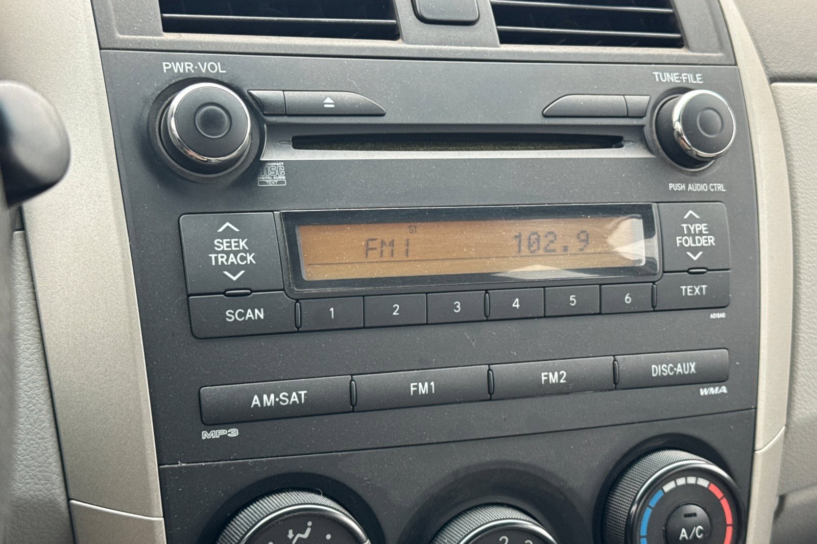 Used 2010 Toyota Corolla LE image 17