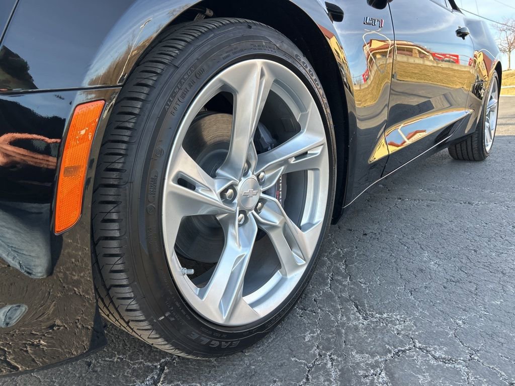 Used 2023 Chevrolet Camaro LT w/ Technology Package image 11