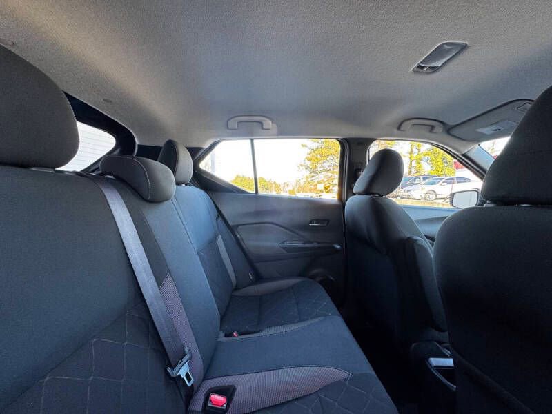 Used 2020 Nissan Kicks SV image 15