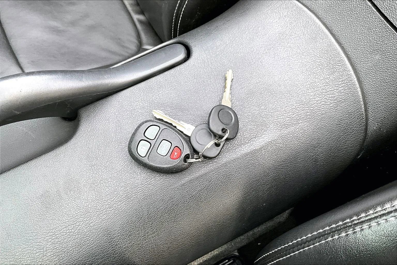 Used 2008 Pontiac Solstice Convertible w/ Premium Package image 10