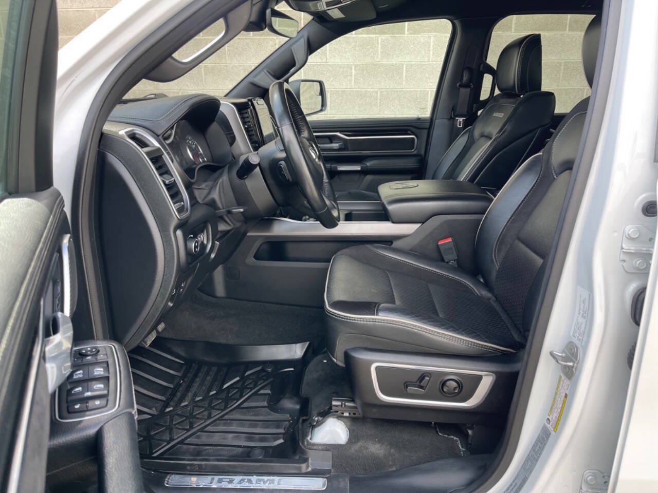 Used 2022 RAM 1500 Laramie w/ Night Edition AWD/4WD image 11