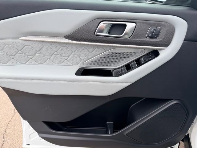 Used 2025 Ford Explorer Platinum w/ Ultimate Package image 15