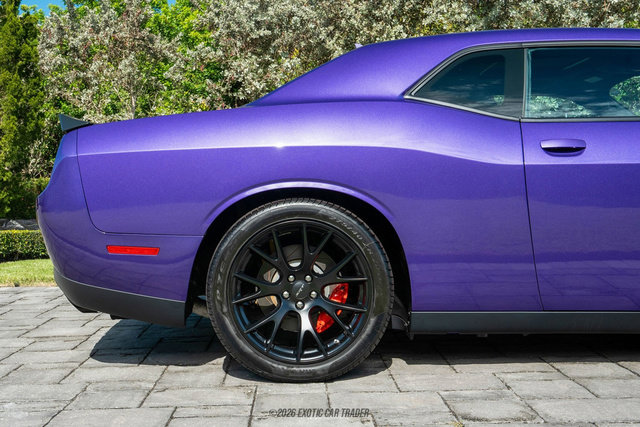 Used 2016 Dodge Challenger SRT Hellcat RWD image 10