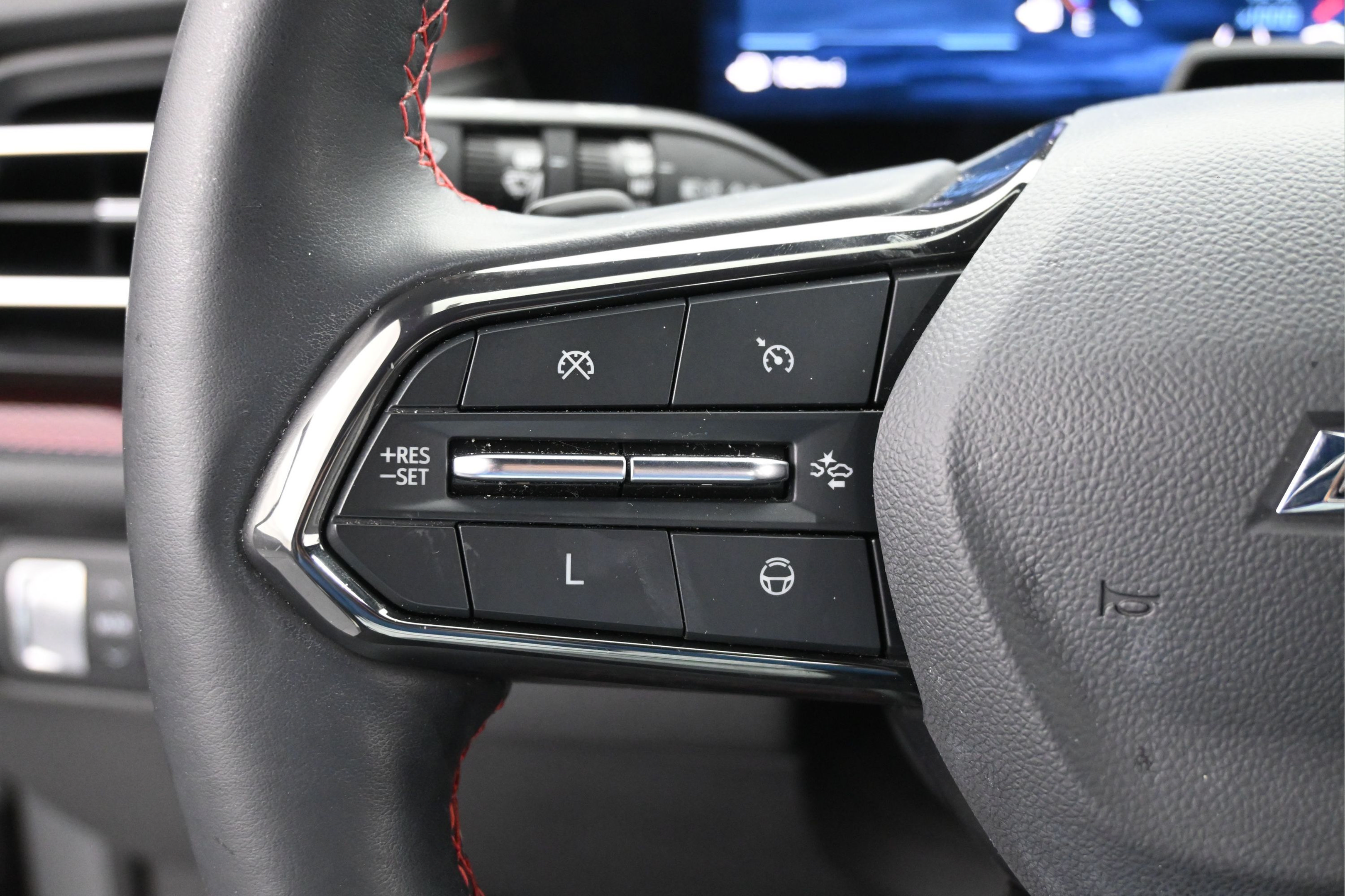 Used 2024 Chevrolet Traverse RS FWD image 14