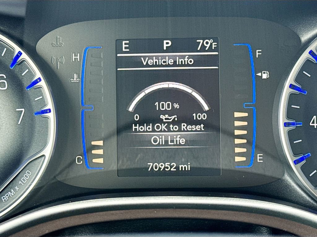 Used 2023 Chrysler Voyager LX image 12