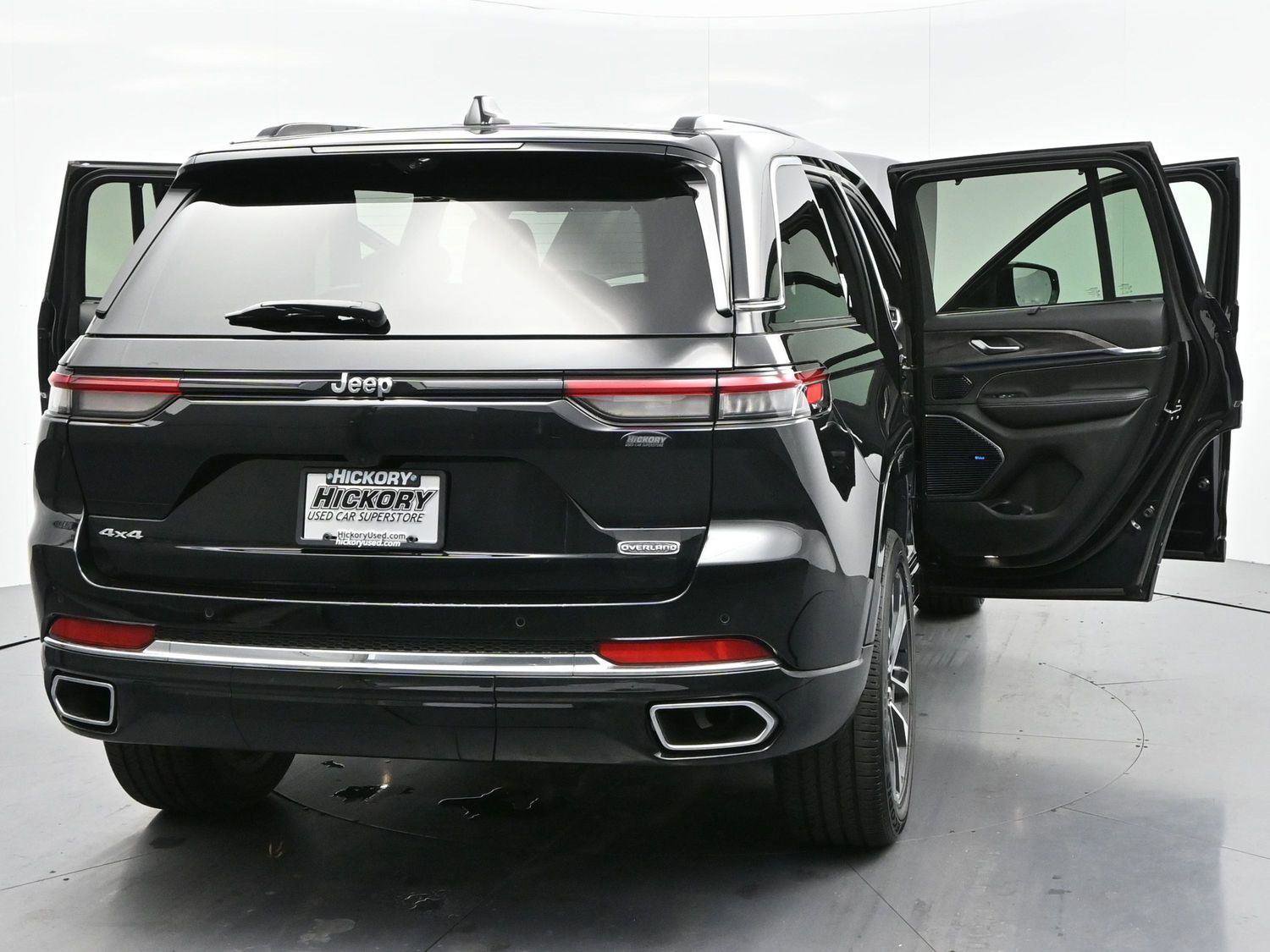 Used 2023 Jeep Grand Cherokee Overland w/ Luxury Tech Group IV AWD/4WD image 38