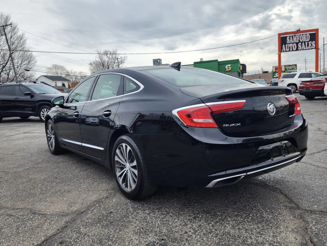 Used 2017 Buick LaCrosse Essence image 5