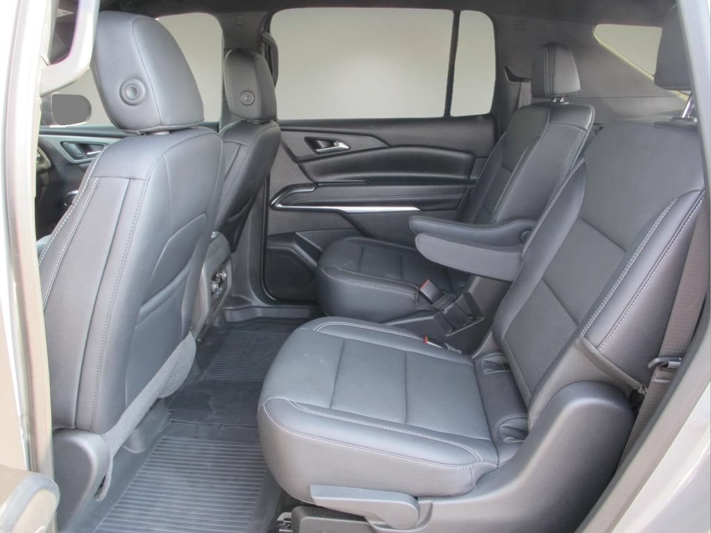 Used 2025 Chevrolet Traverse LT w/ Driver Confidence Package FWD image 23