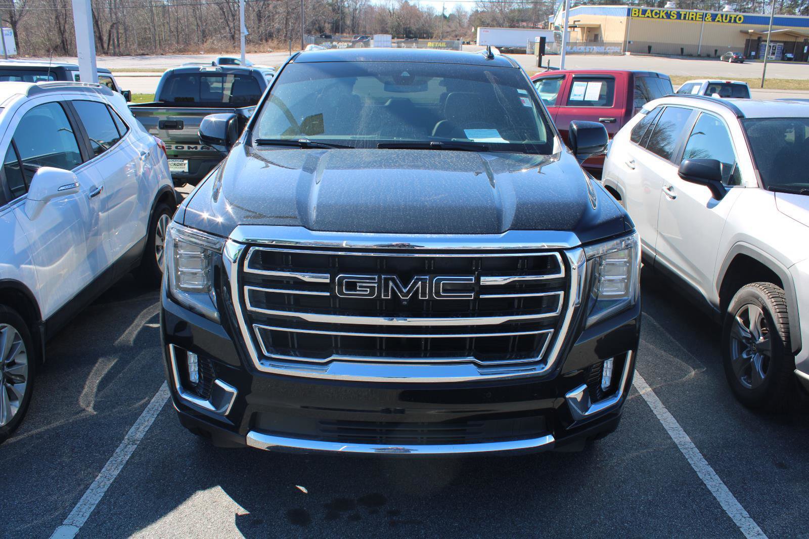 Used 2021 GMC Yukon XL SLT w/ SLT Premium Package image 2