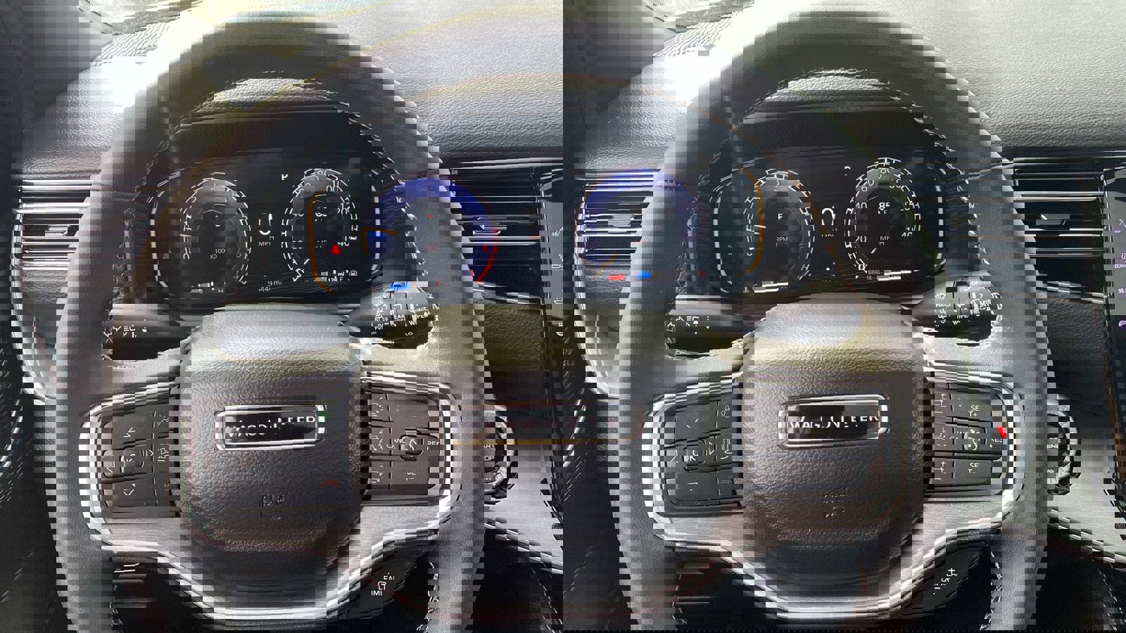 Used 2025 Jeep Wagoneer 4WD w/ Premium Group I image 10