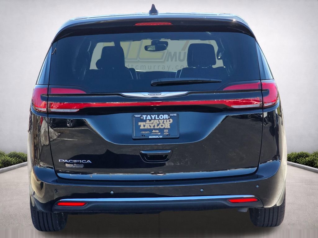 Used 2025 Chrysler Pacifica Select FWD image 6