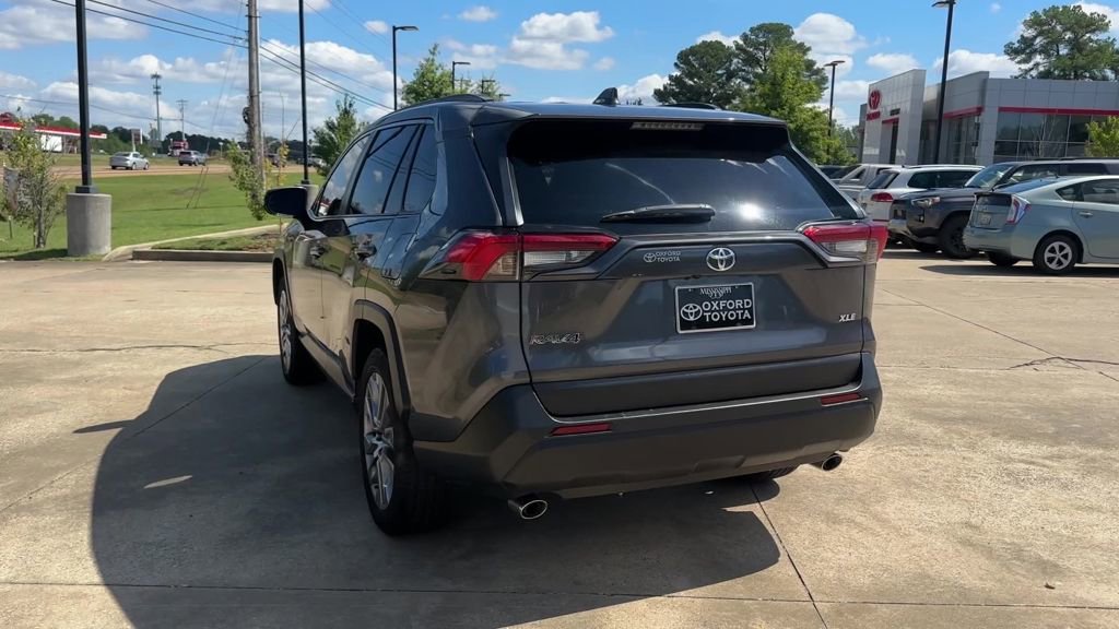 Used 2022 Toyota RAV4 XLE Premium image 4