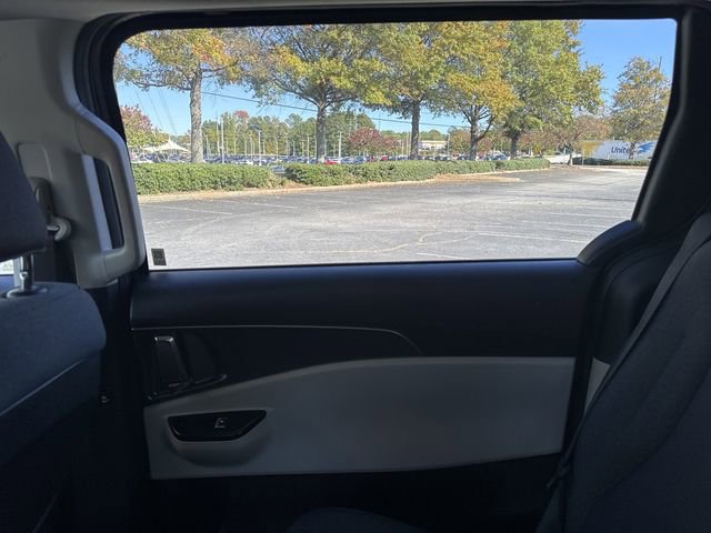 Certified 2023 Kia Carnival LX image 29