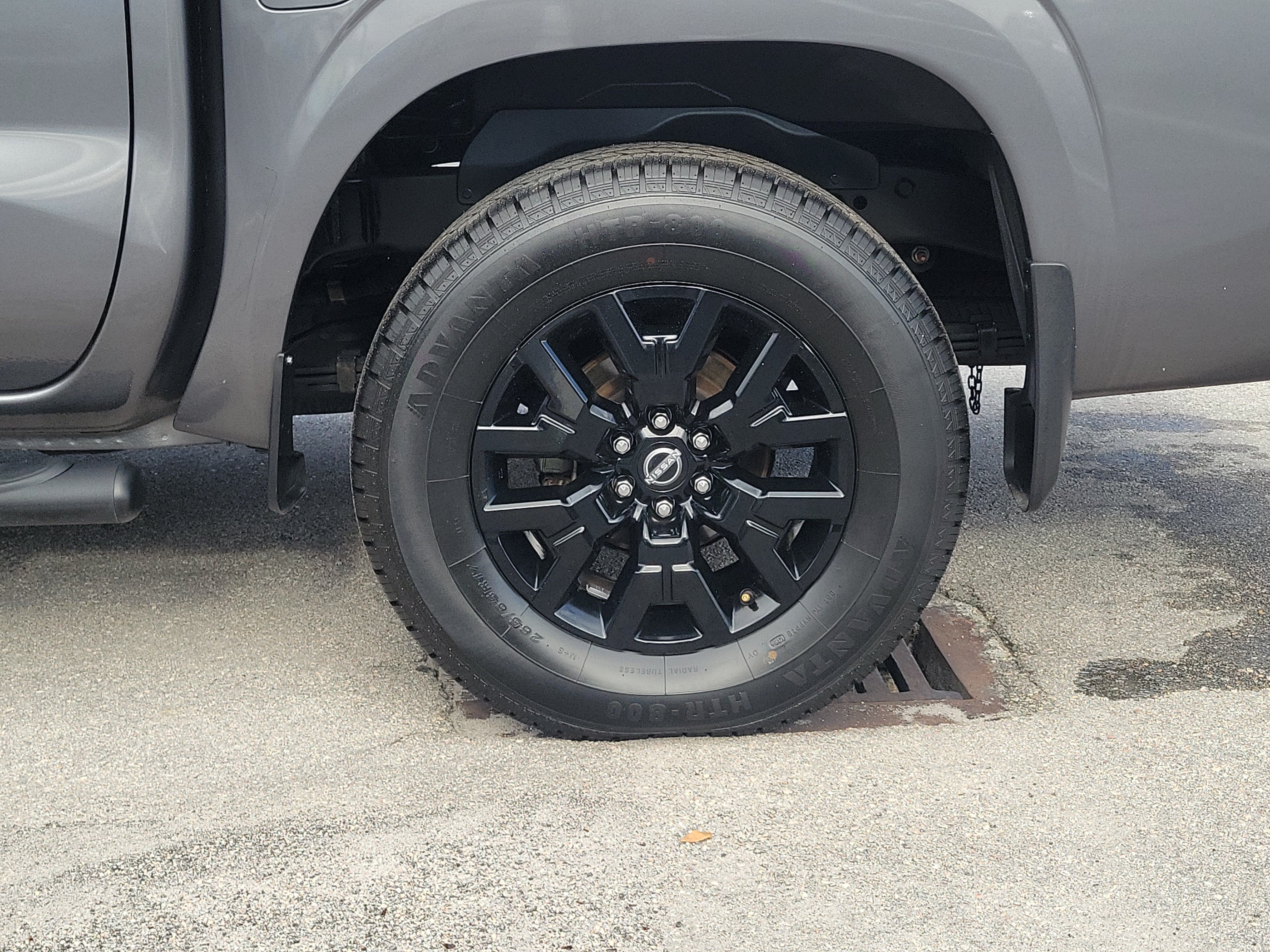 Used 2023 Nissan Frontier SV w/ Midnight Edition Package RWD image 9