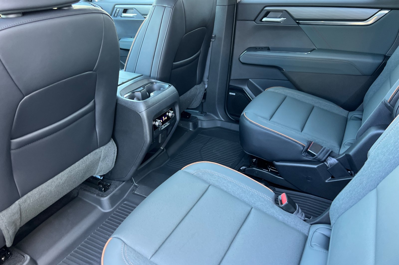 New 2026 GMC Acadia AT4 w/ LPO, Floor Liner Package AWD/4WD image 13