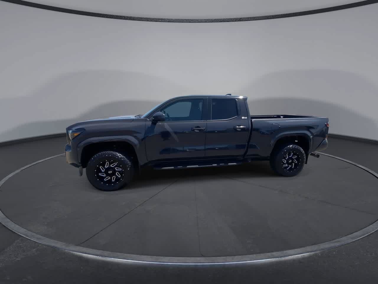 Certified 2024 Toyota Tacoma SR5 AWD/4WD image 5
