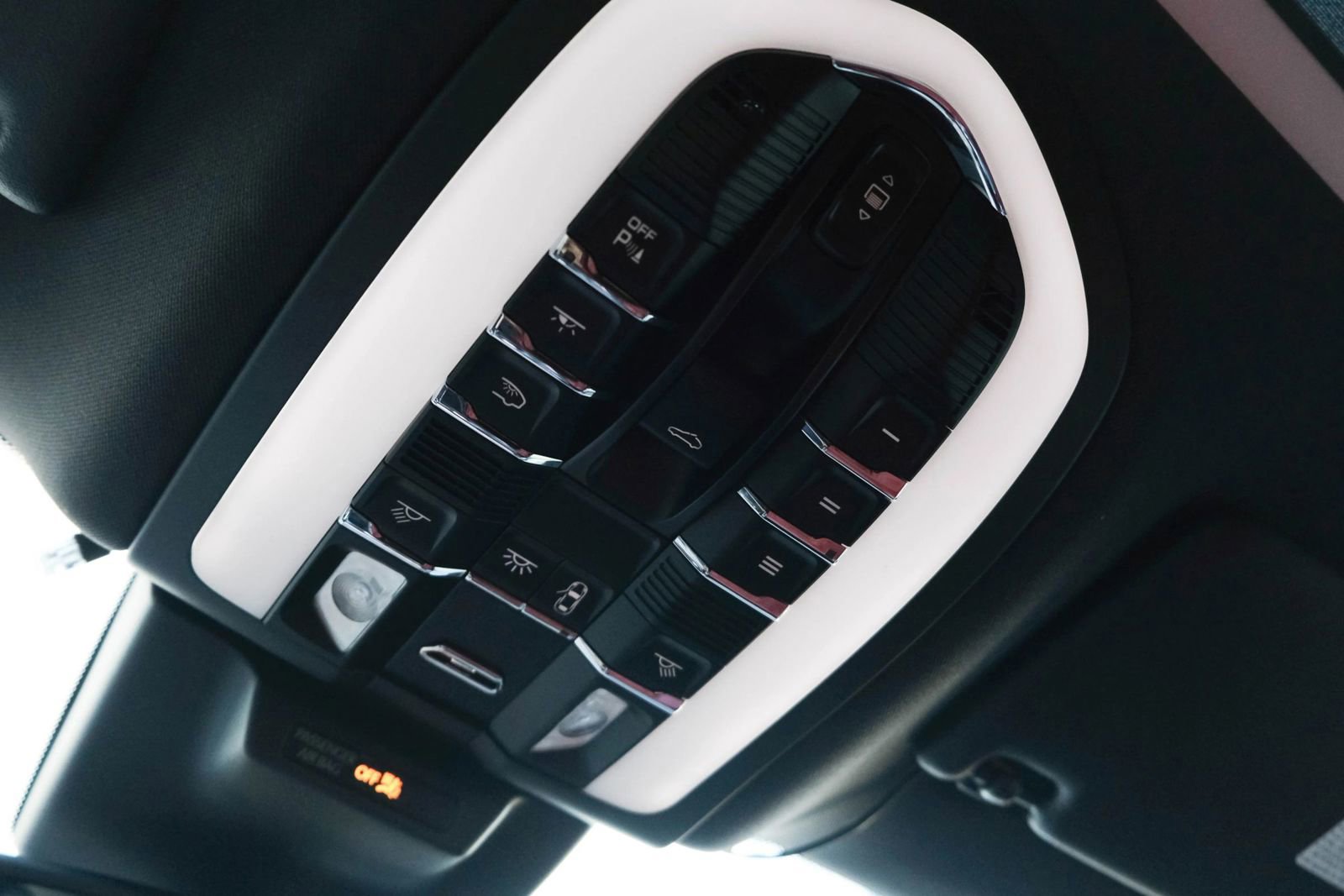 Used 2017 Porsche Macan GTS w/ Premium Package Plus image 35