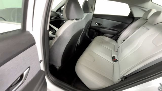 Certified 2023 Hyundai Elantra Limited w/ Winter Weather Package FWD image 17