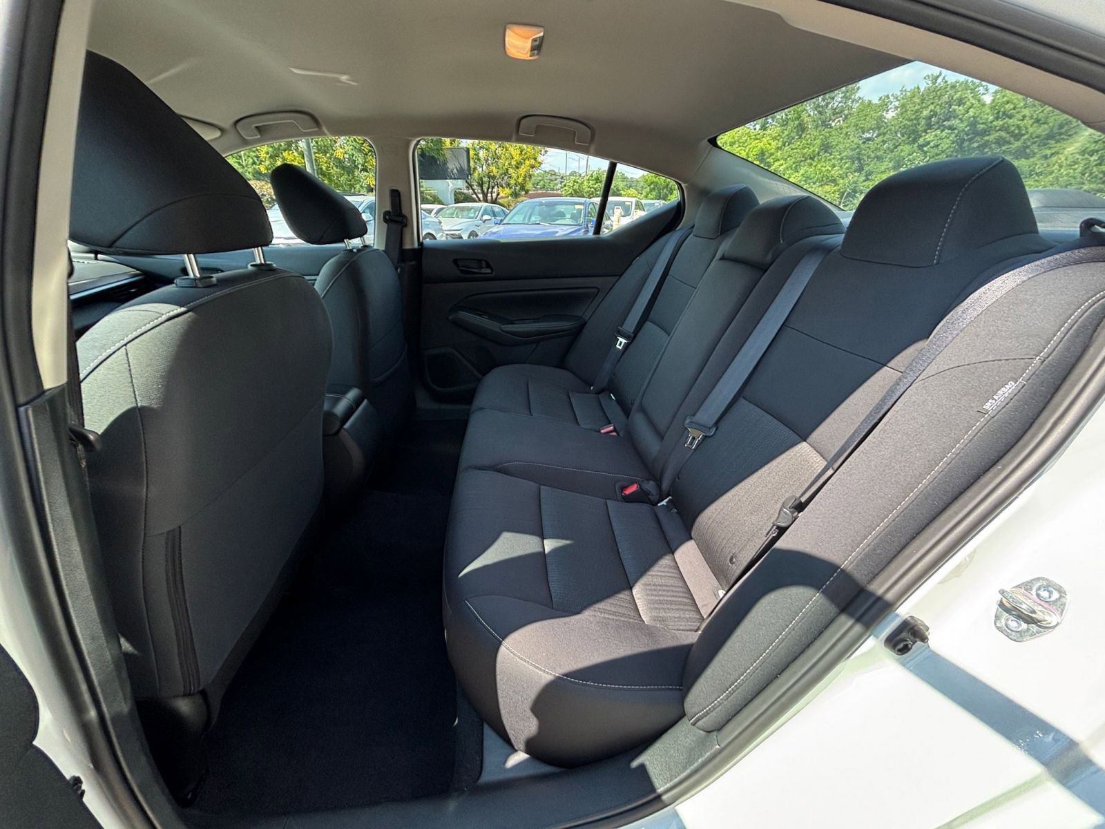 Used 2025 Nissan Altima 2.5 SV FWD image 33