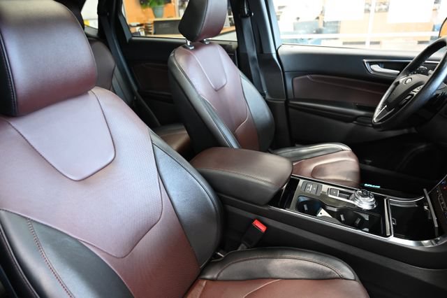 Used 2020 Ford Edge Titanium w/ Equipment Group 301A AWD/4WD image 8